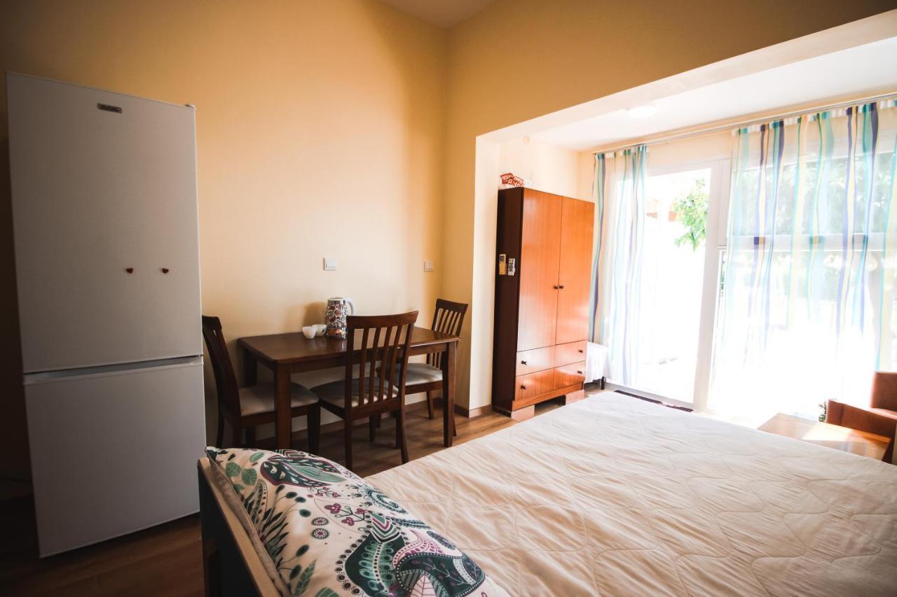 Moon-Light Studio Otel Larnaca Dış mekan fotoğraf