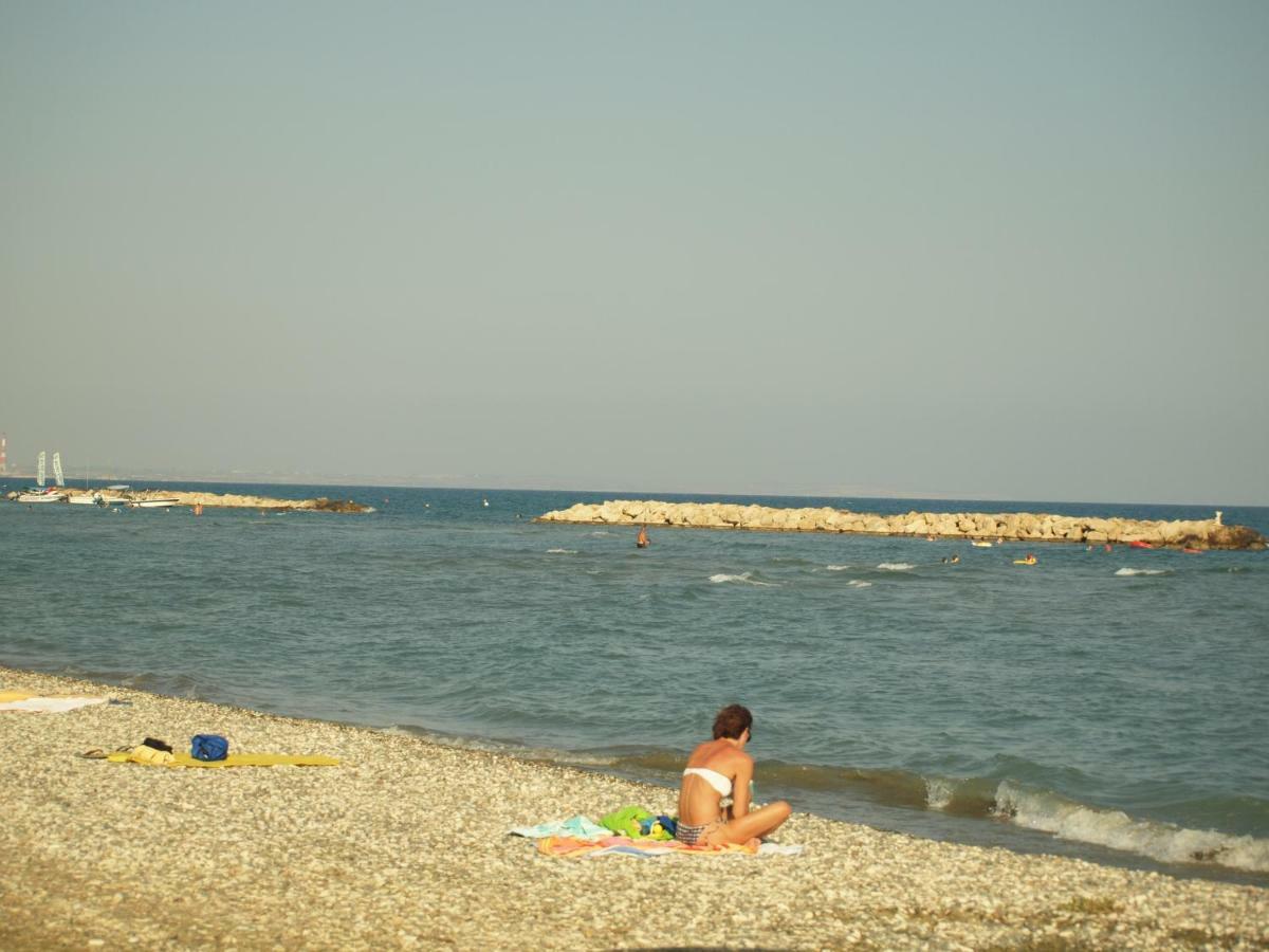 Moon-Light Studio Otel Larnaca Dış mekan fotoğraf